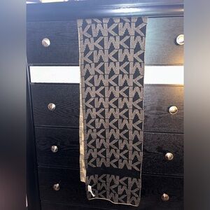 Michael Kors reversible scarf brown and tan only used a couple times.